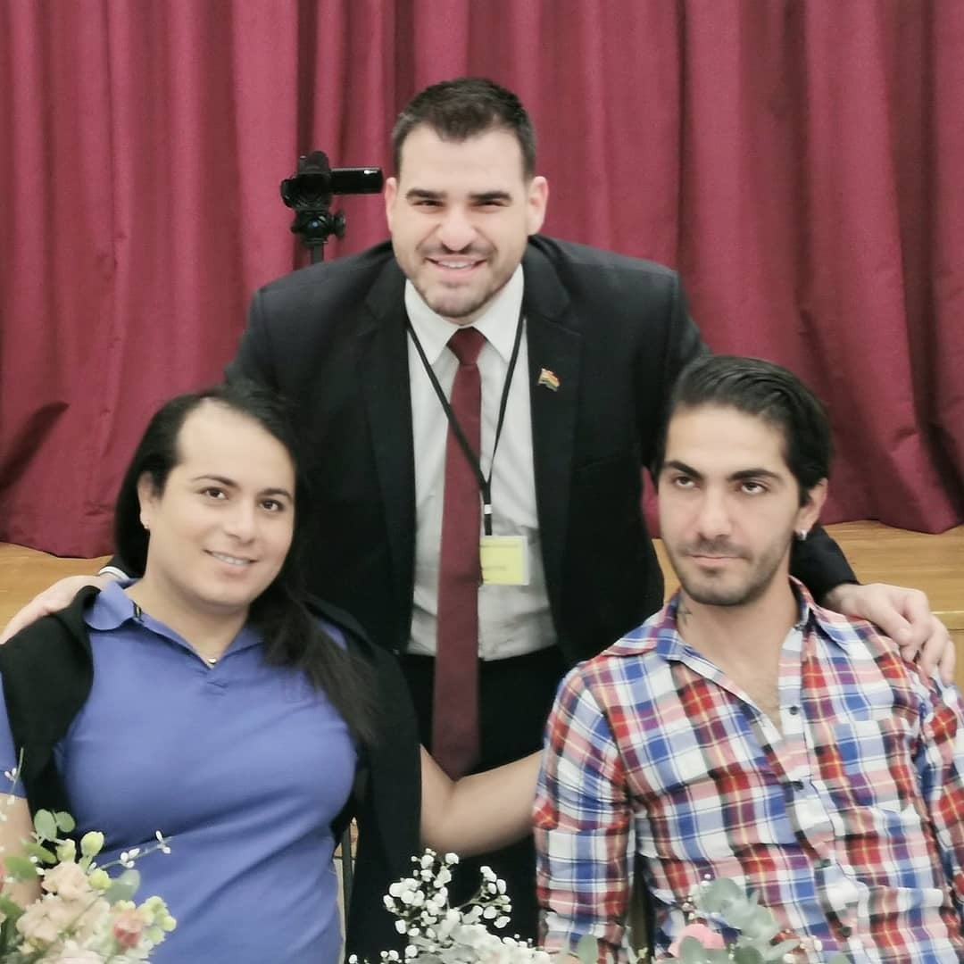 Φωτογραφία από την τελετή υπογραφής της Πολιτικής Συμβίωσης του Ένζο και του Κεβόρκ Φωτογραφία από την τελετή υπογραφής της Πολιτικής Συμβίωσης του Ένζο και του Κεβόρκ